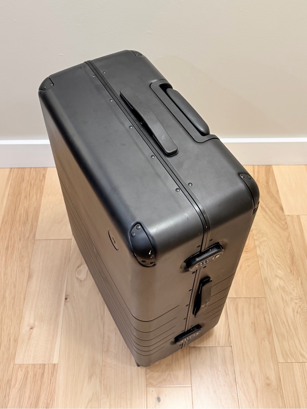 Monos Hybrid Check-In Large Suitcase - Picture 5 of 12
